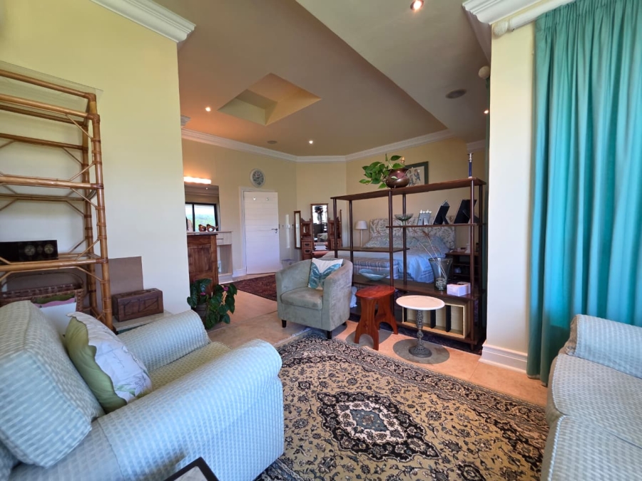 6 Bedroom Property for Sale in Myoli Beach Western Cape